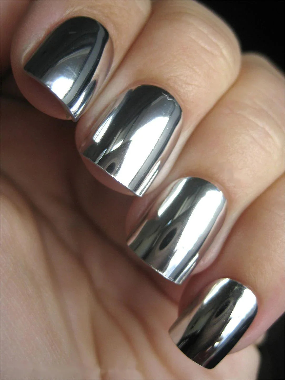 MirrorGlow Metallic Nail Polish