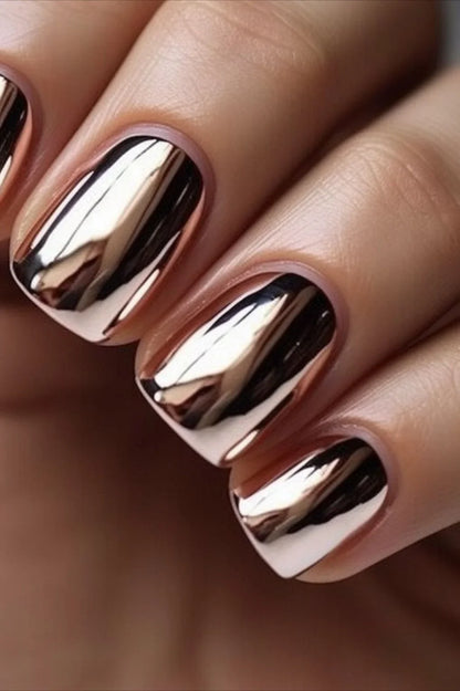 MirrorGlow Metallic Nail Polish