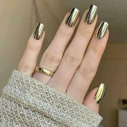 MirrorGlow Metallic Nail Polish