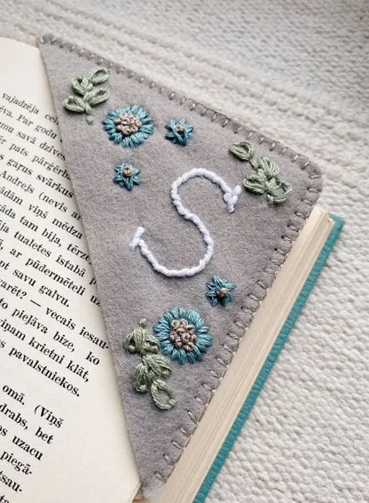 SeasonalSignature Stitch Clips Bookmarks